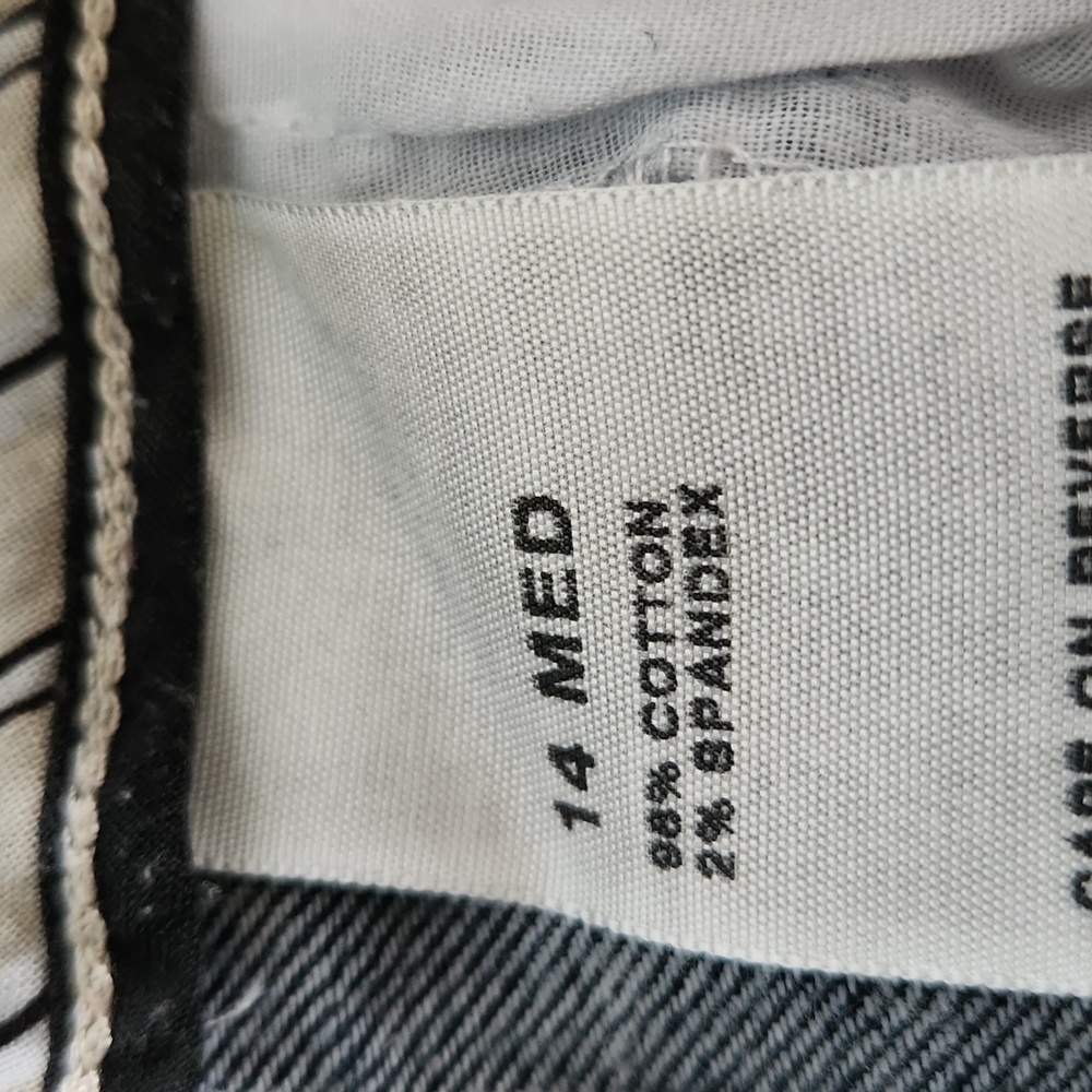 Dockers, Women's, Sz14 med favorite fit, 1 pocket in Front, 2 in Back - Picture 8 of 11